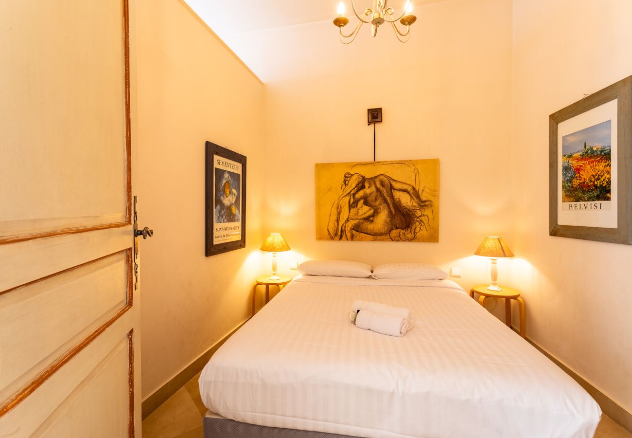 Apartment in Cannes - LAT1103 / Chaleureux logement avec belle terrasse