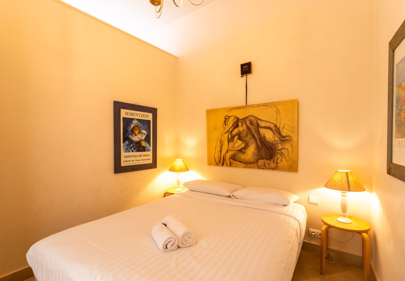 Apartment in Cannes - LAT1103 / Chaleureux logement avec belle terrasse