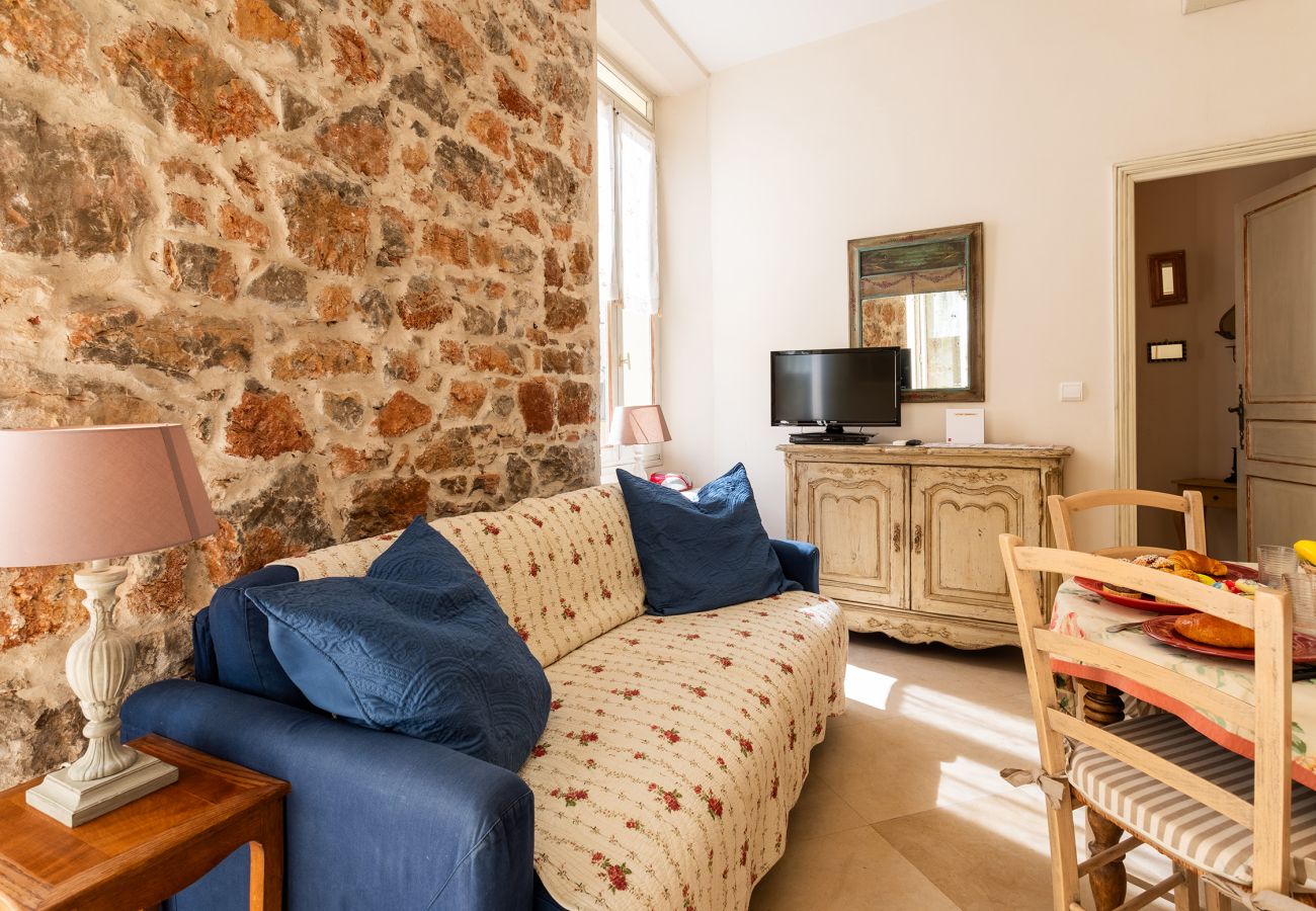 Apartment in Cannes - LAT1103 / Chaleureux logement avec belle terrasse