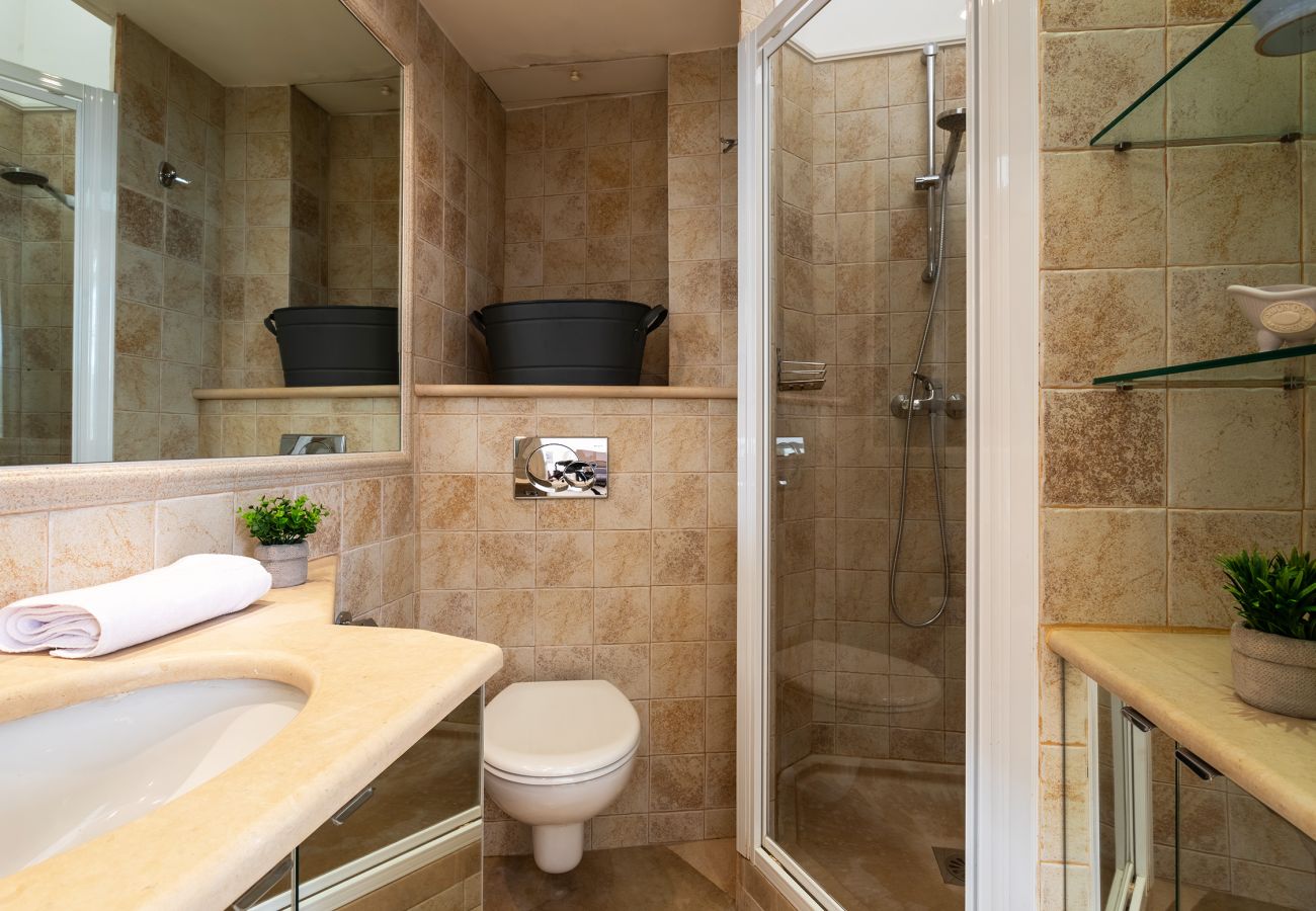 Apartment in Cannes - LAT1103 / Chaleureux logement avec belle terrasse