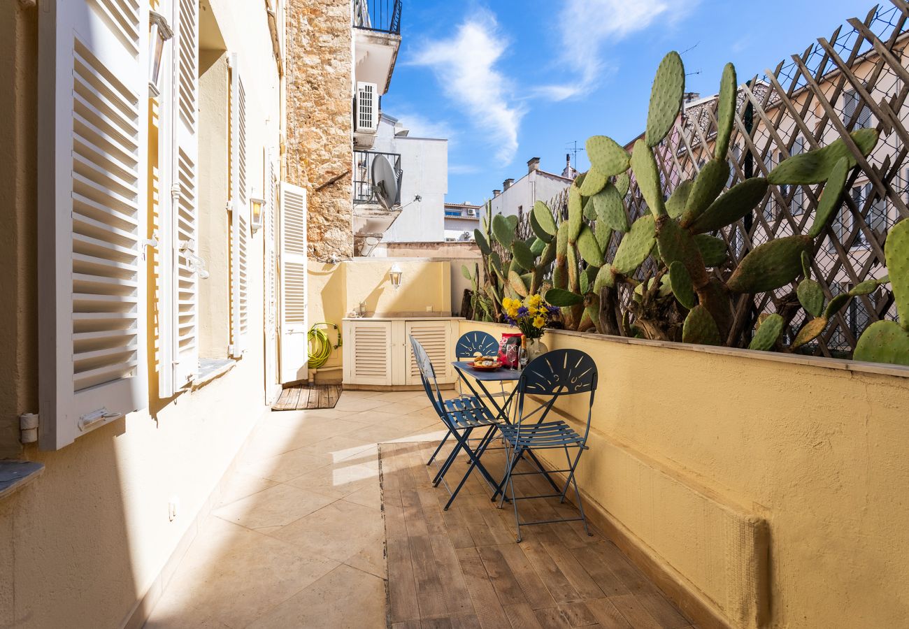 Apartment in Cannes - LAT1103 / Chaleureux logement avec belle terrasse