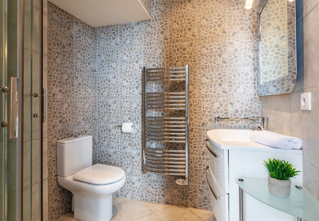 Apartment in Cannes - LAT1101 / Logement situé à deux pas de la plage