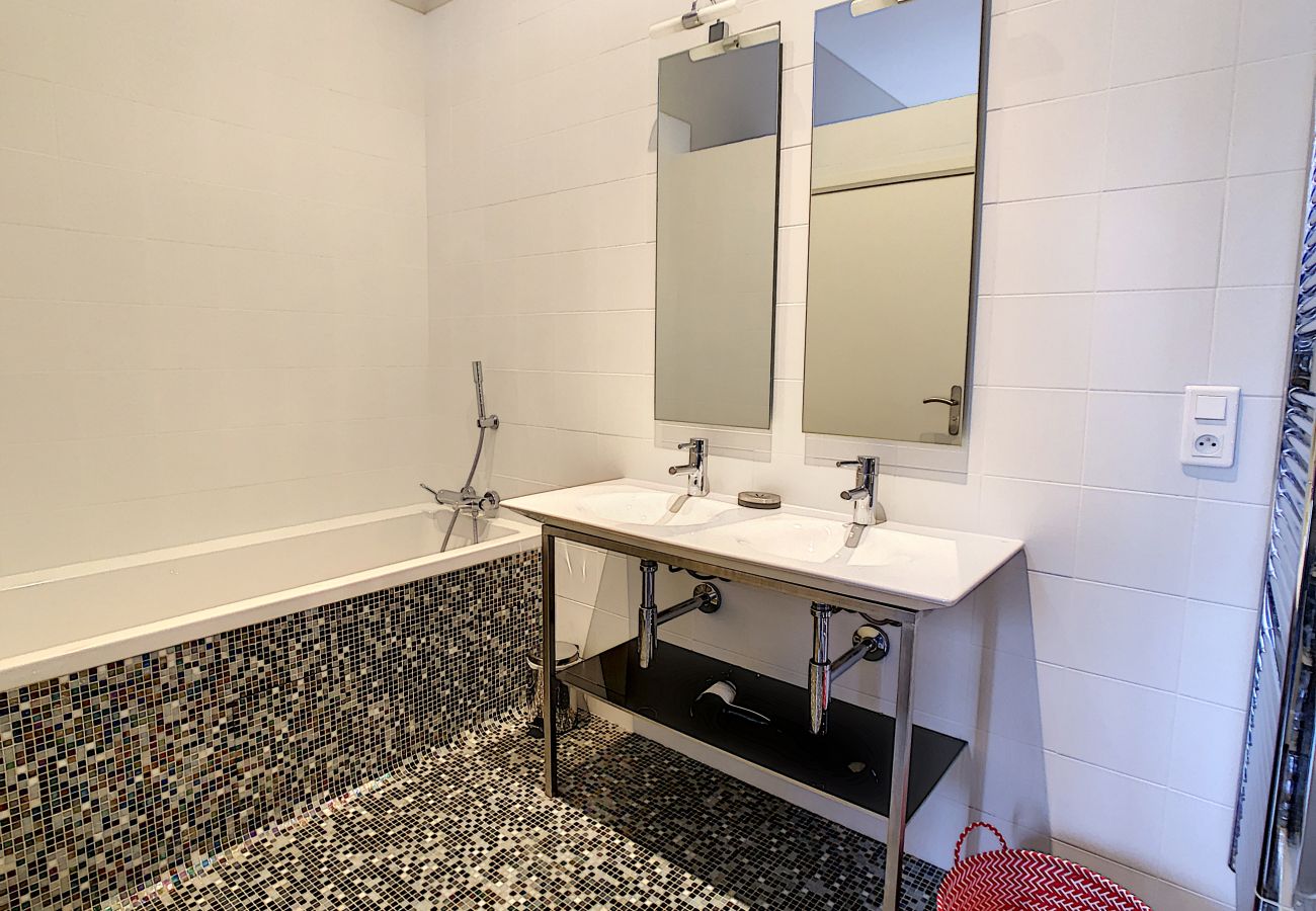 Apartment in Cannes - CIR3374 / SPACIEUX 3 PIECES RUE D'ANTIBES / LE CID