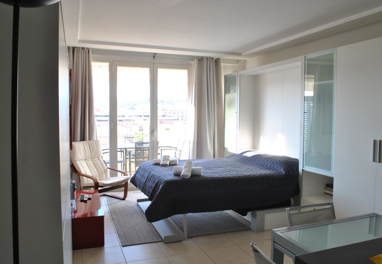 Cozy living room with contemporary decoration