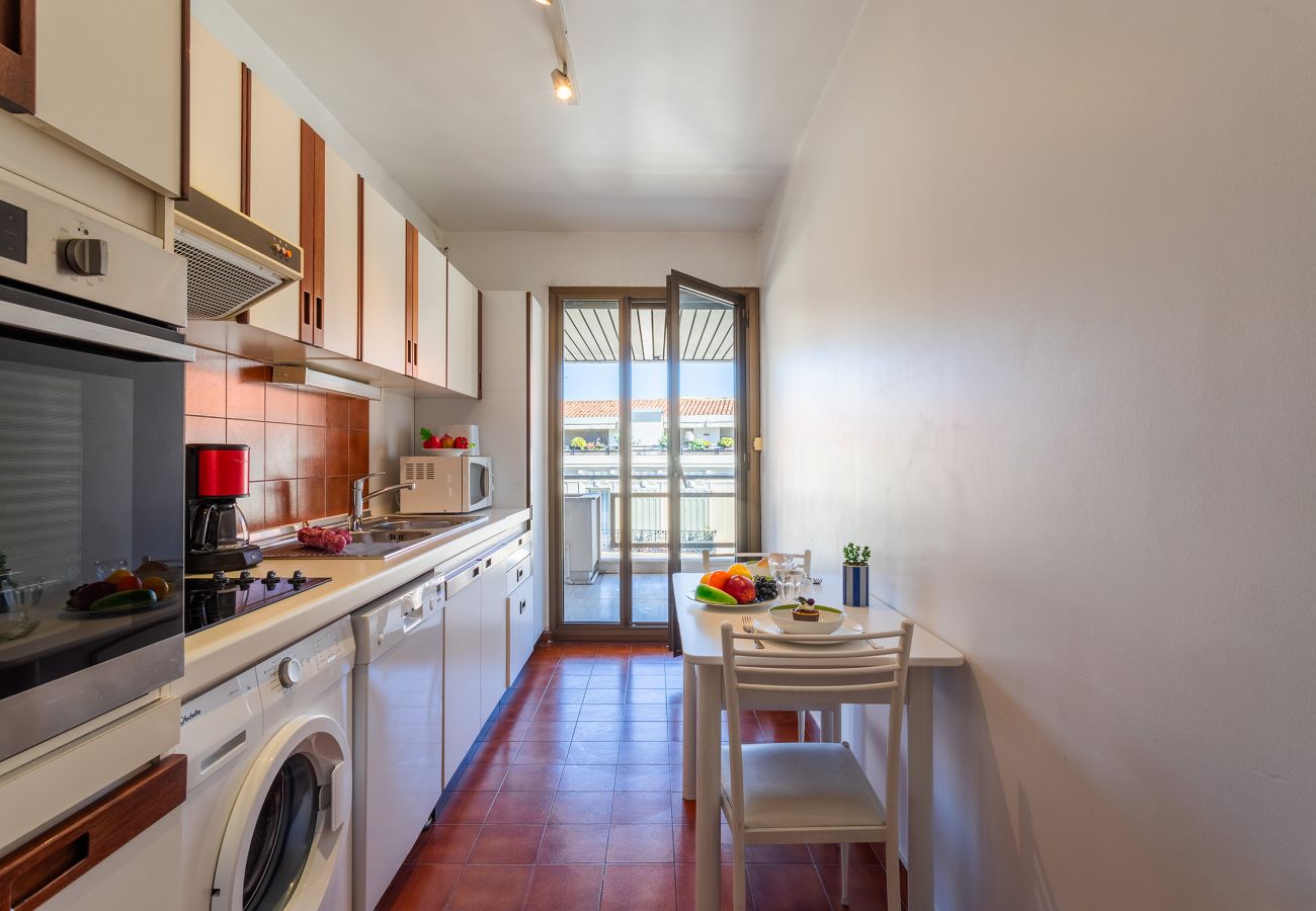 high-end apartment in Cannes, 150m from the beach, shops and restaurants nearby