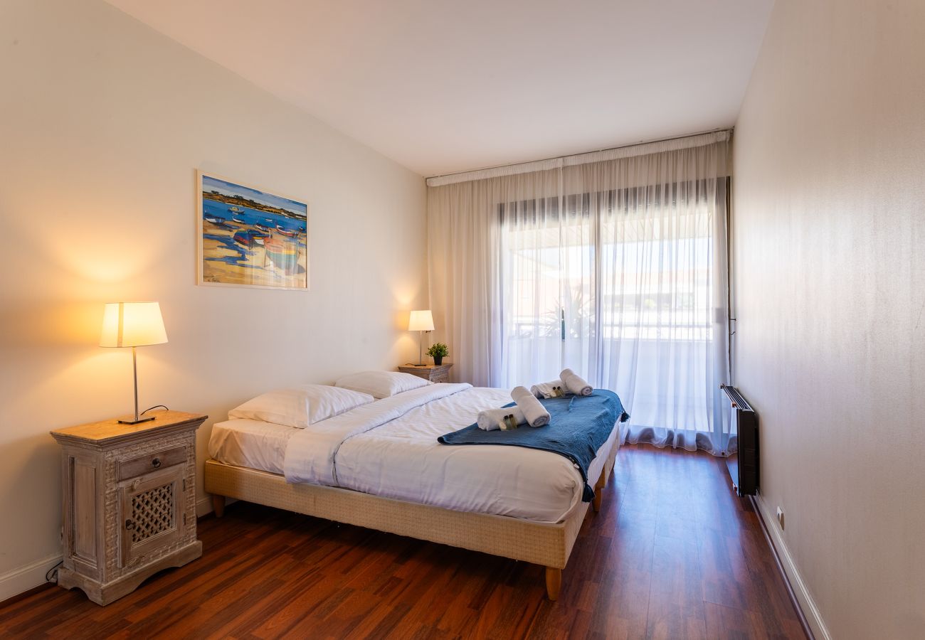 70m² apartment in Cannes with 2 flexible twin beds and terrace access