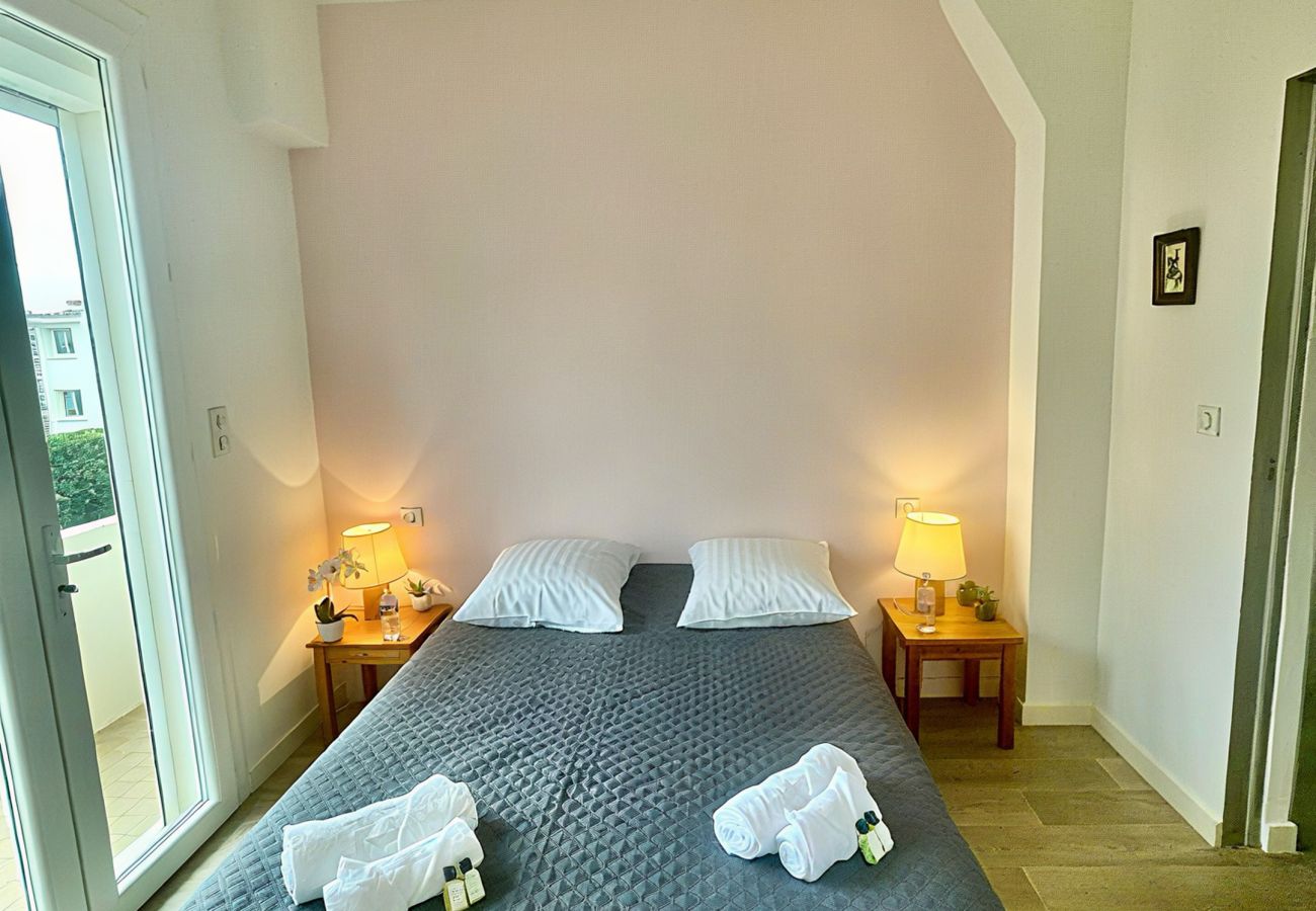 Apartment in Cannes - SAU310 / face mer Sur Croisette 3 chambres