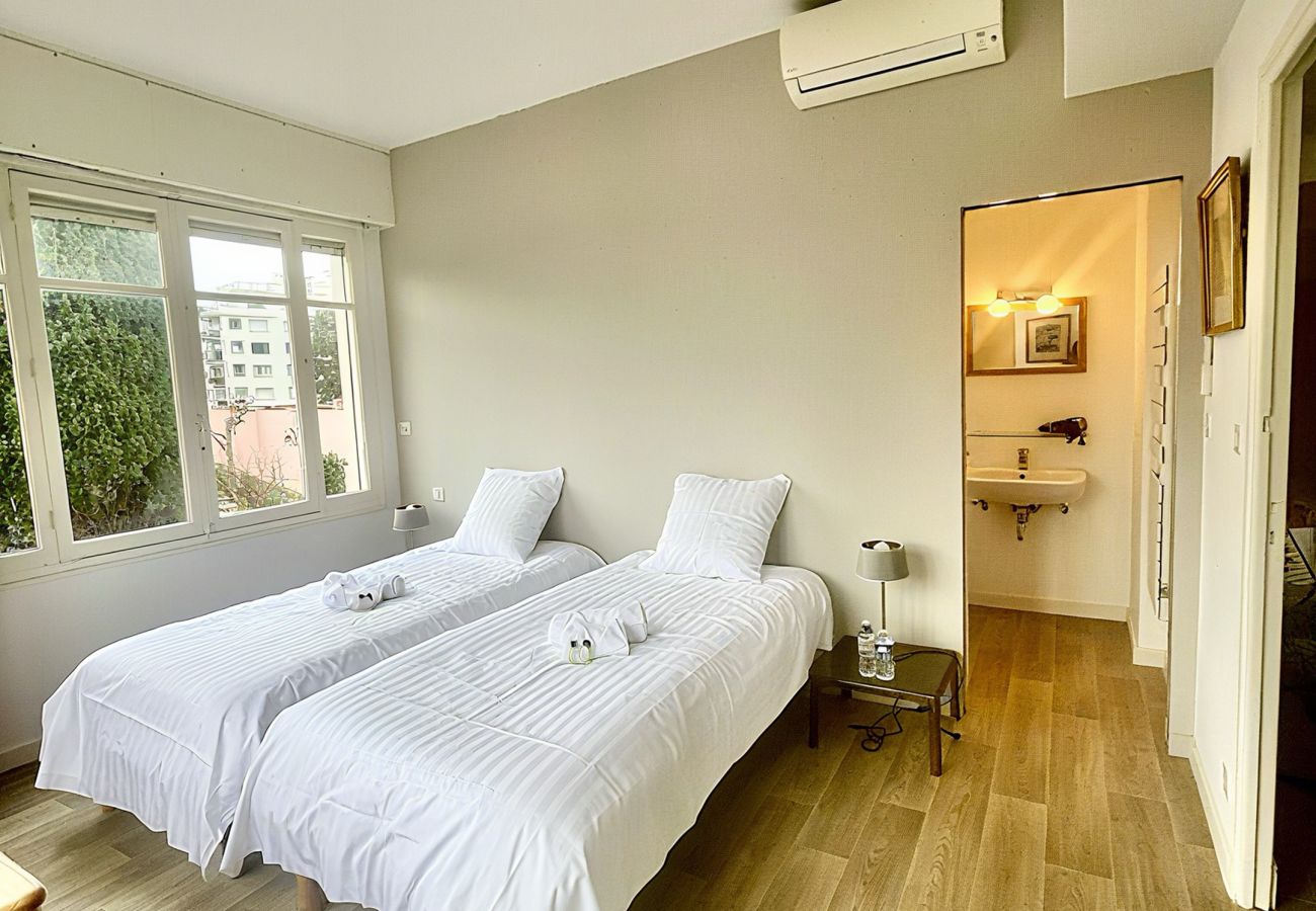 Apartment in Cannes - SAU310 / face mer Sur Croisette 3 chambres