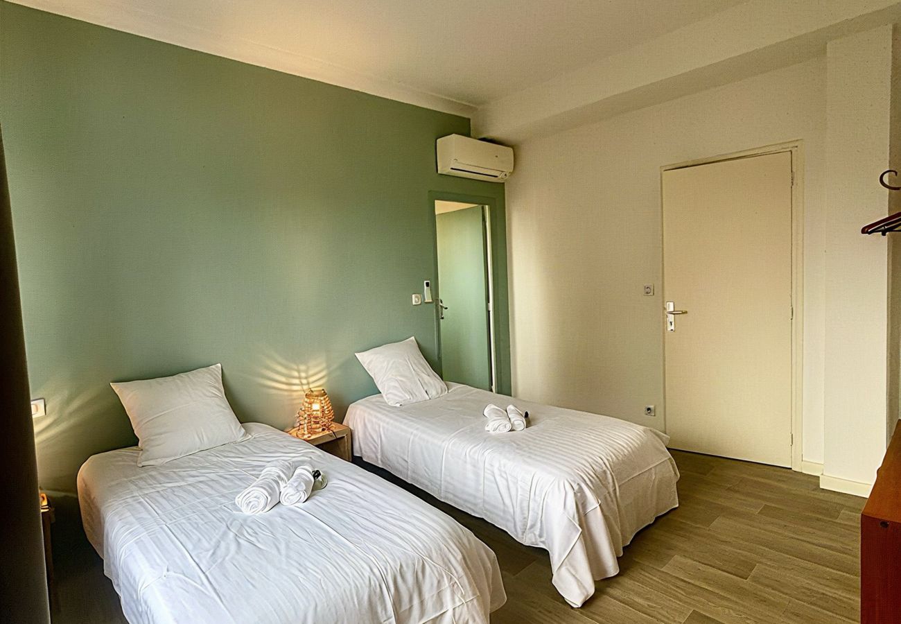 Apartment in Cannes - SAU310 / face mer Sur Croisette 3 chambres