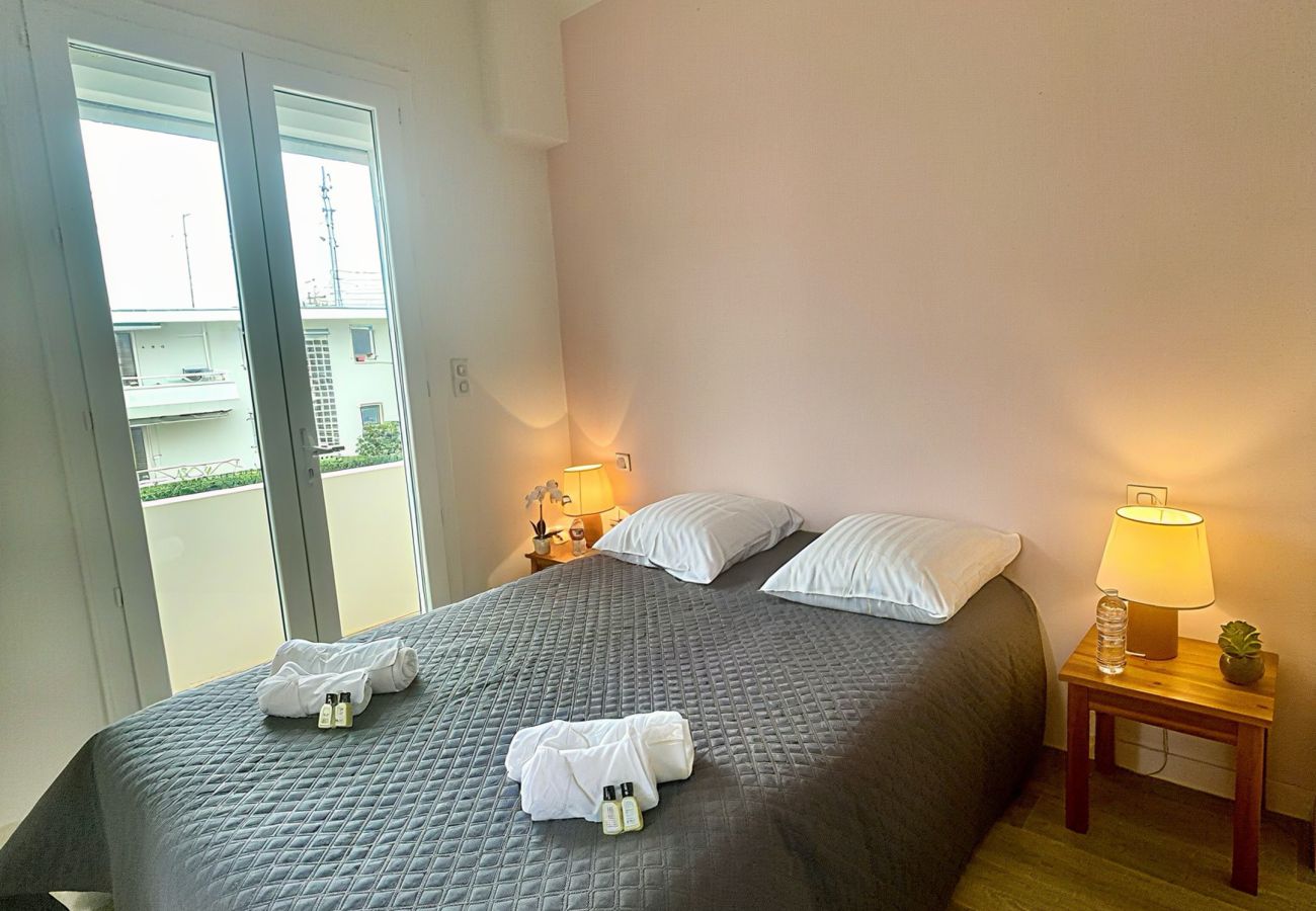 Apartment in Cannes - SAU310 / face mer Sur Croisette 3 chambres