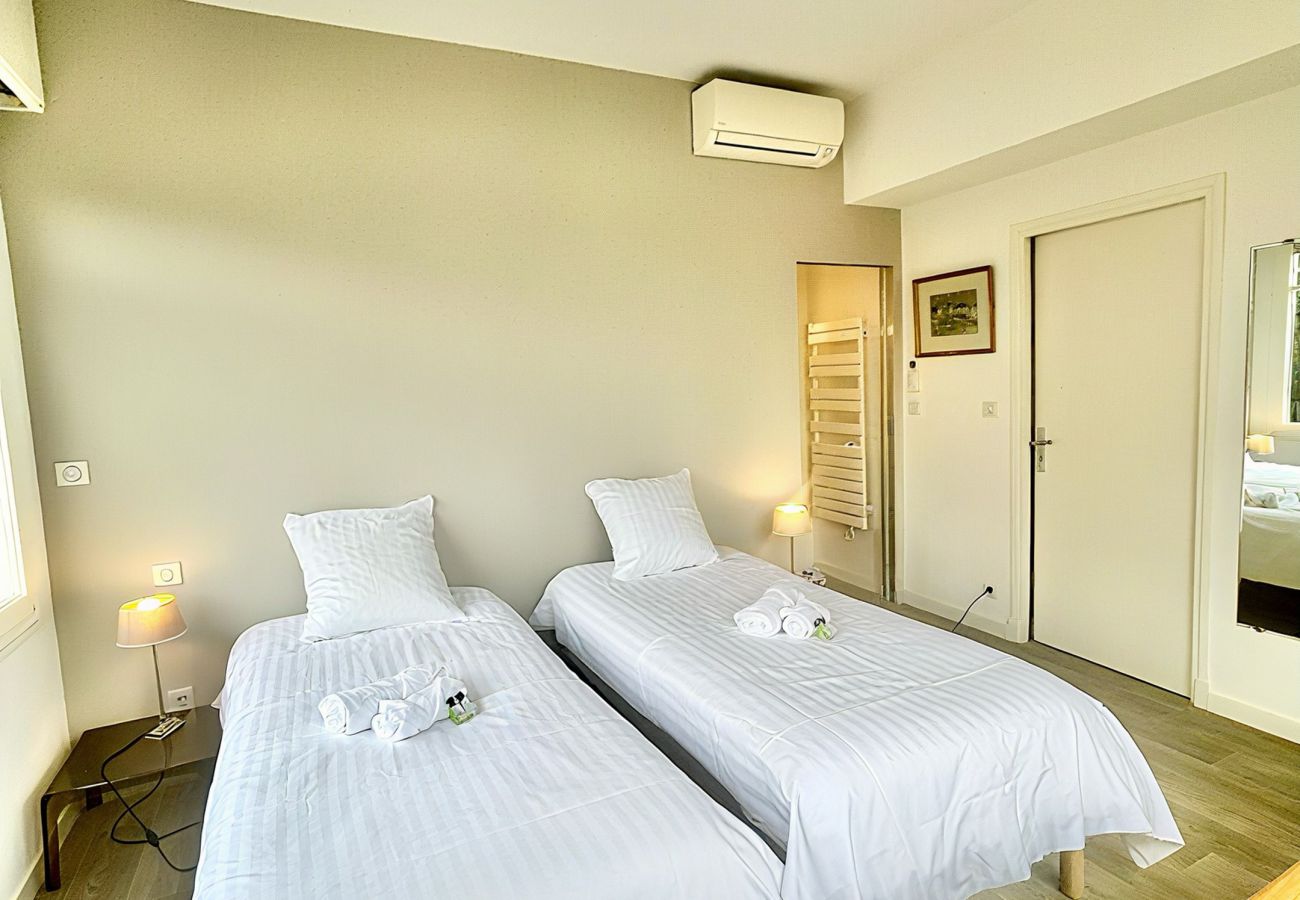 Apartment in Cannes - SAU310 / face mer Sur Croisette 3 chambres