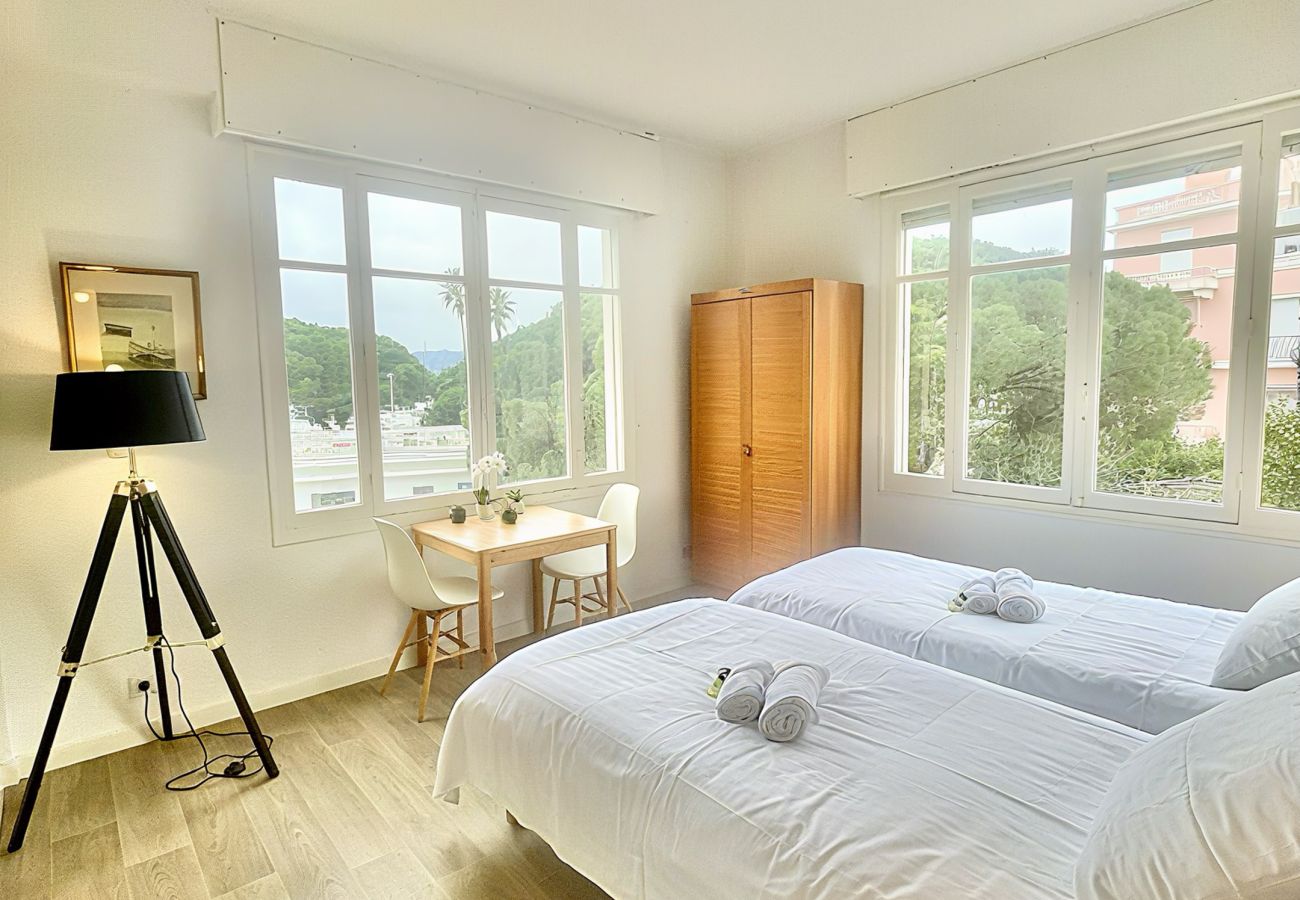 Apartment in Cannes - SAU310 / face mer Sur Croisette 3 chambres