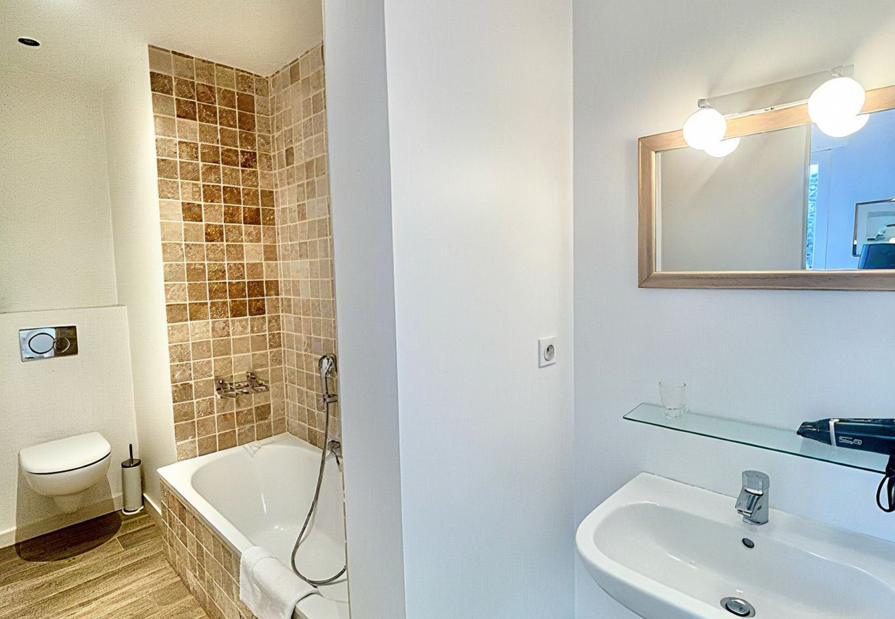 Apartment in Cannes - SAU310 / face mer Sur Croisette 3 chambres