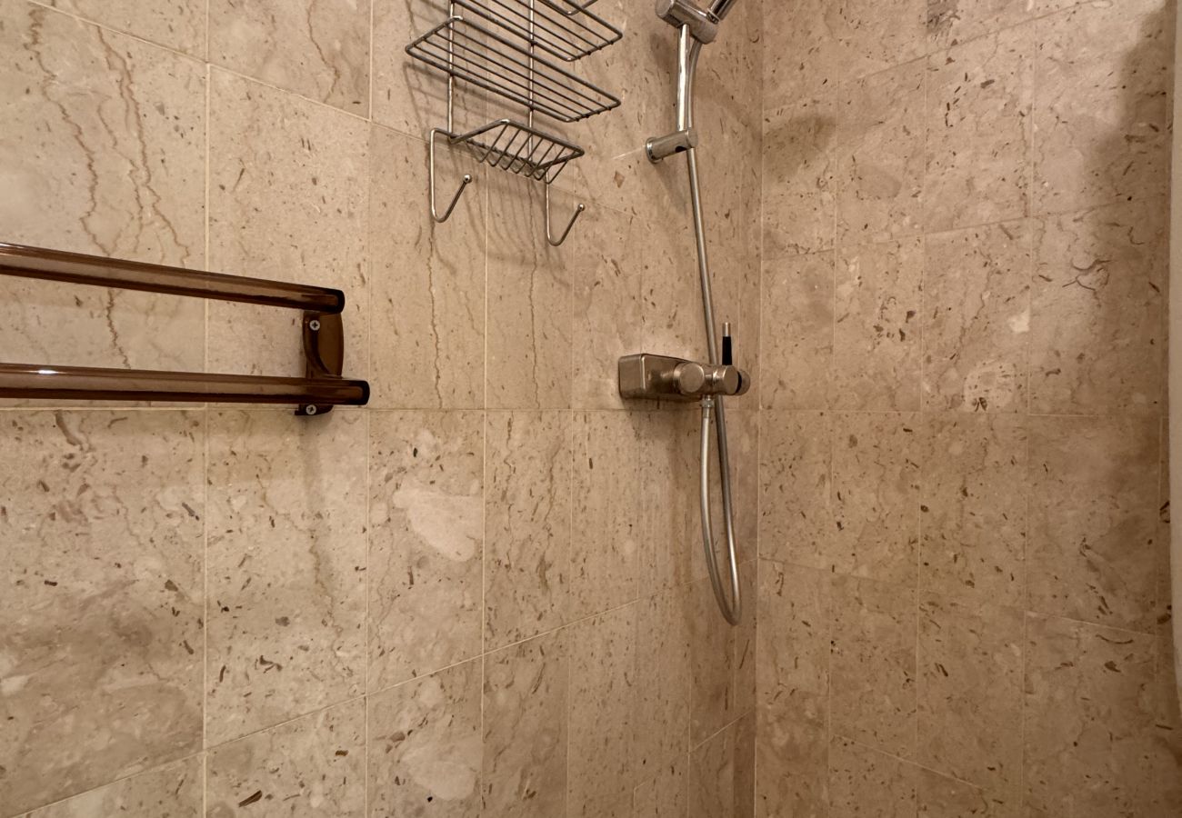 functional studio Cannes center with modern bathroom