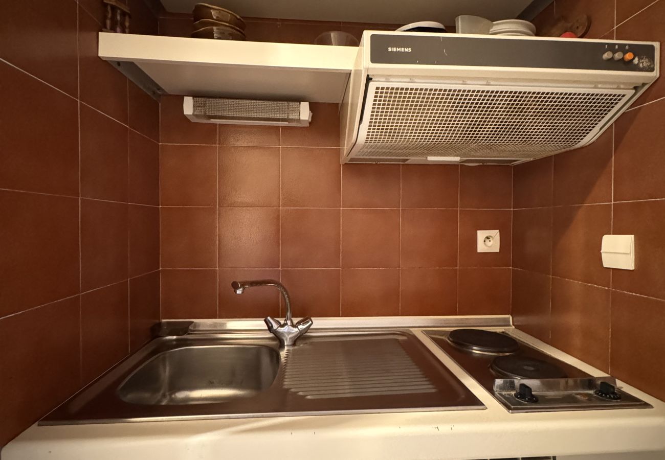 studio with equipped kitchenette near Palais des Festivals