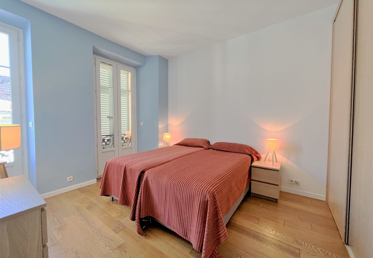 large apartment Cannes double and twin rooms