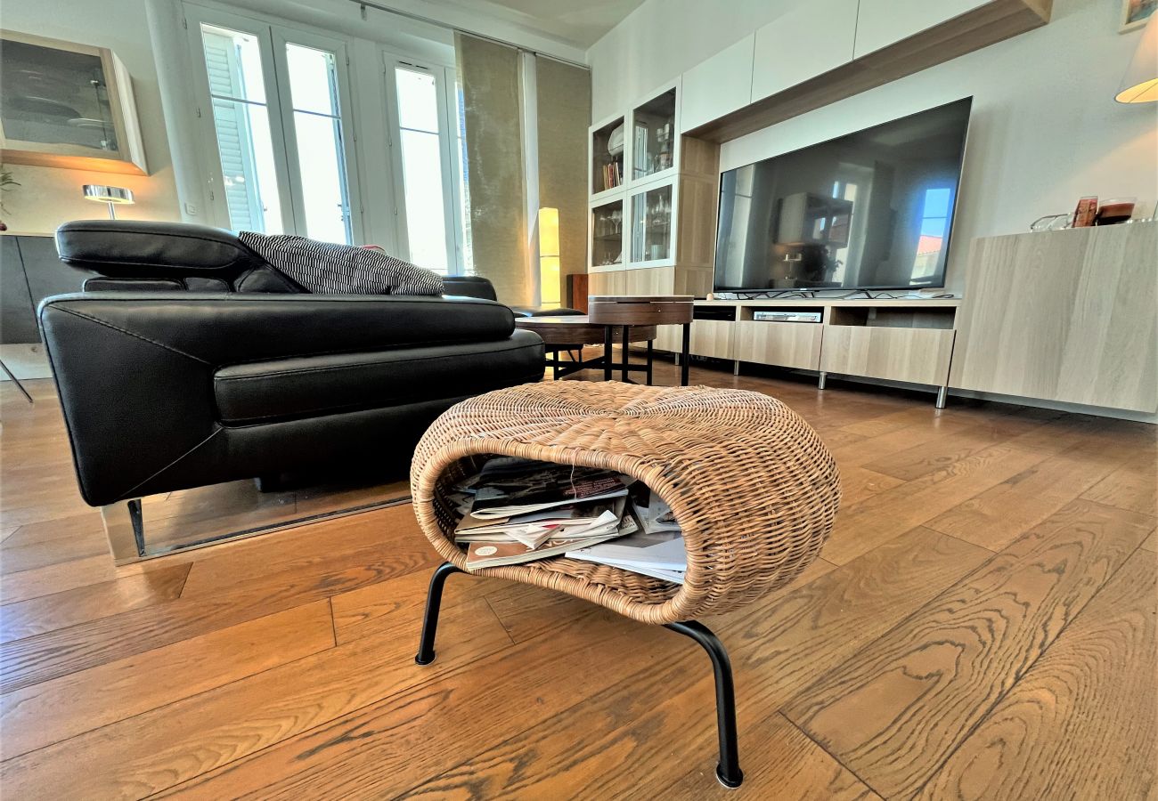 bright 5-room apartment Cannes center near Croisette