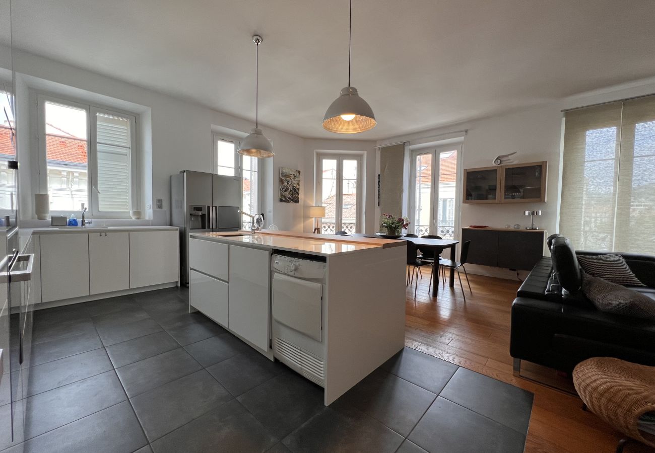 apartment Cannes kitchen complete oven dishwasher