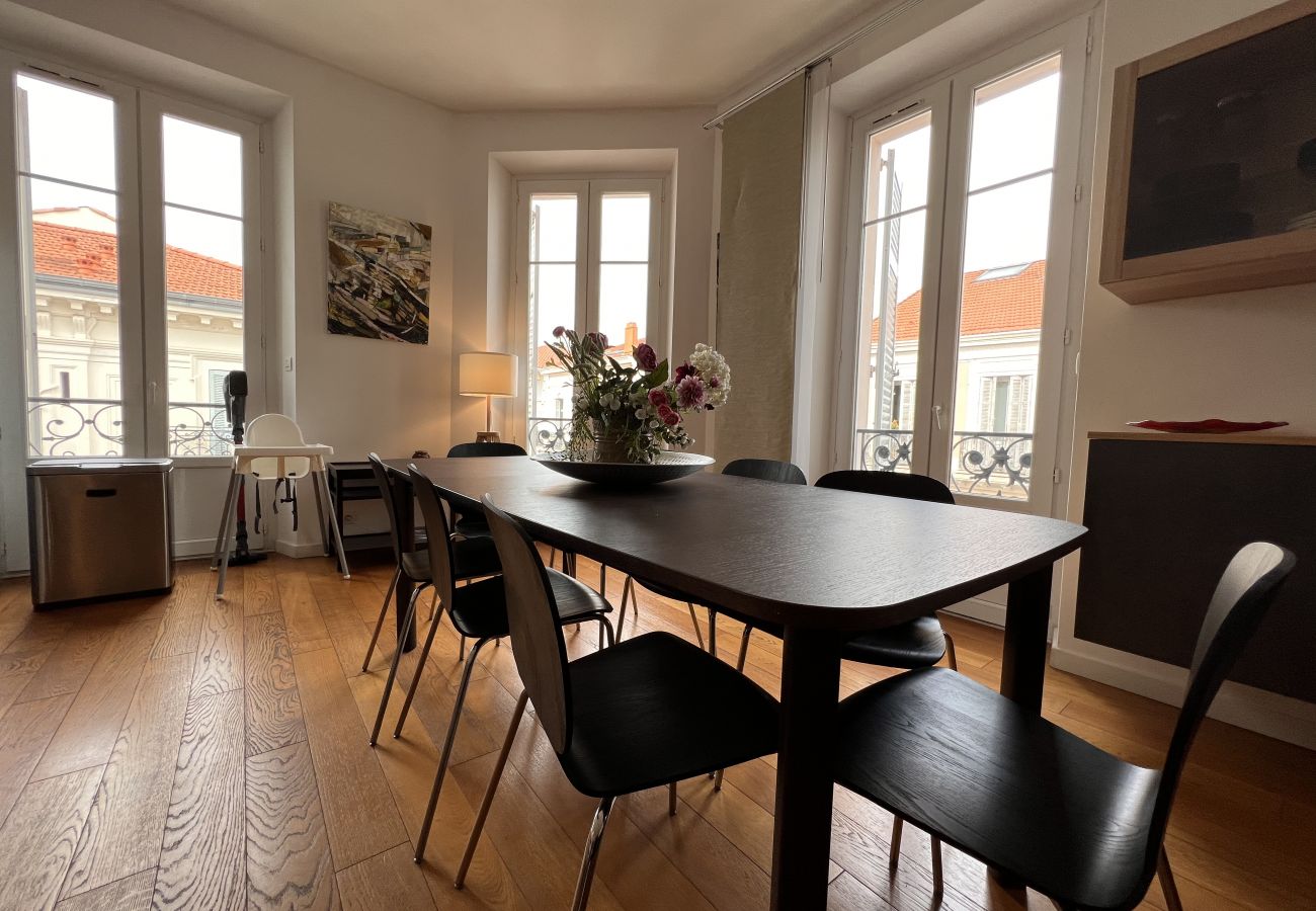 spacious apartment with balcony and open kitchen Cannes