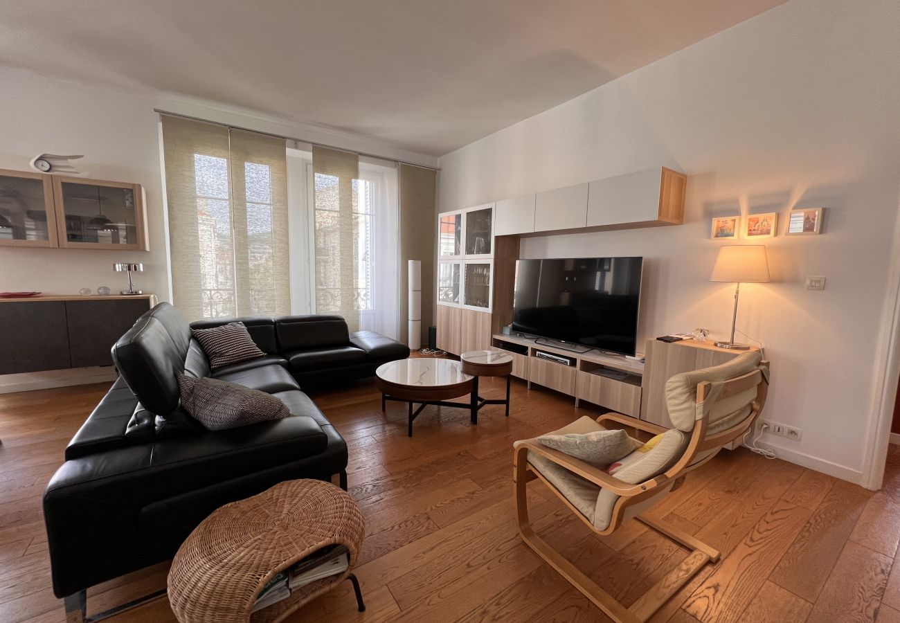 bright 5-room apartment Cannes center near Croisette