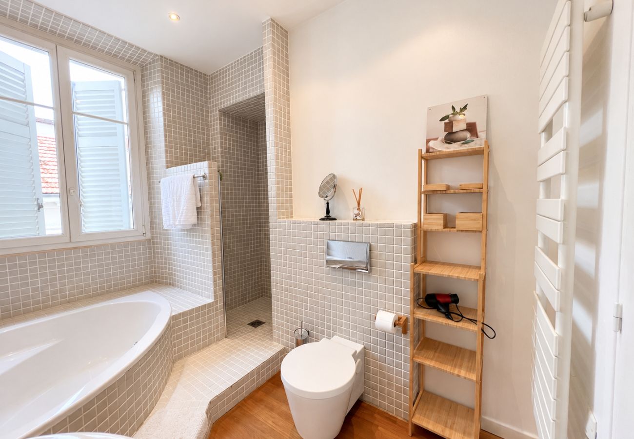 Apartment in Cannes - ZAC3562 / Spacieux 4 chambres centre ville