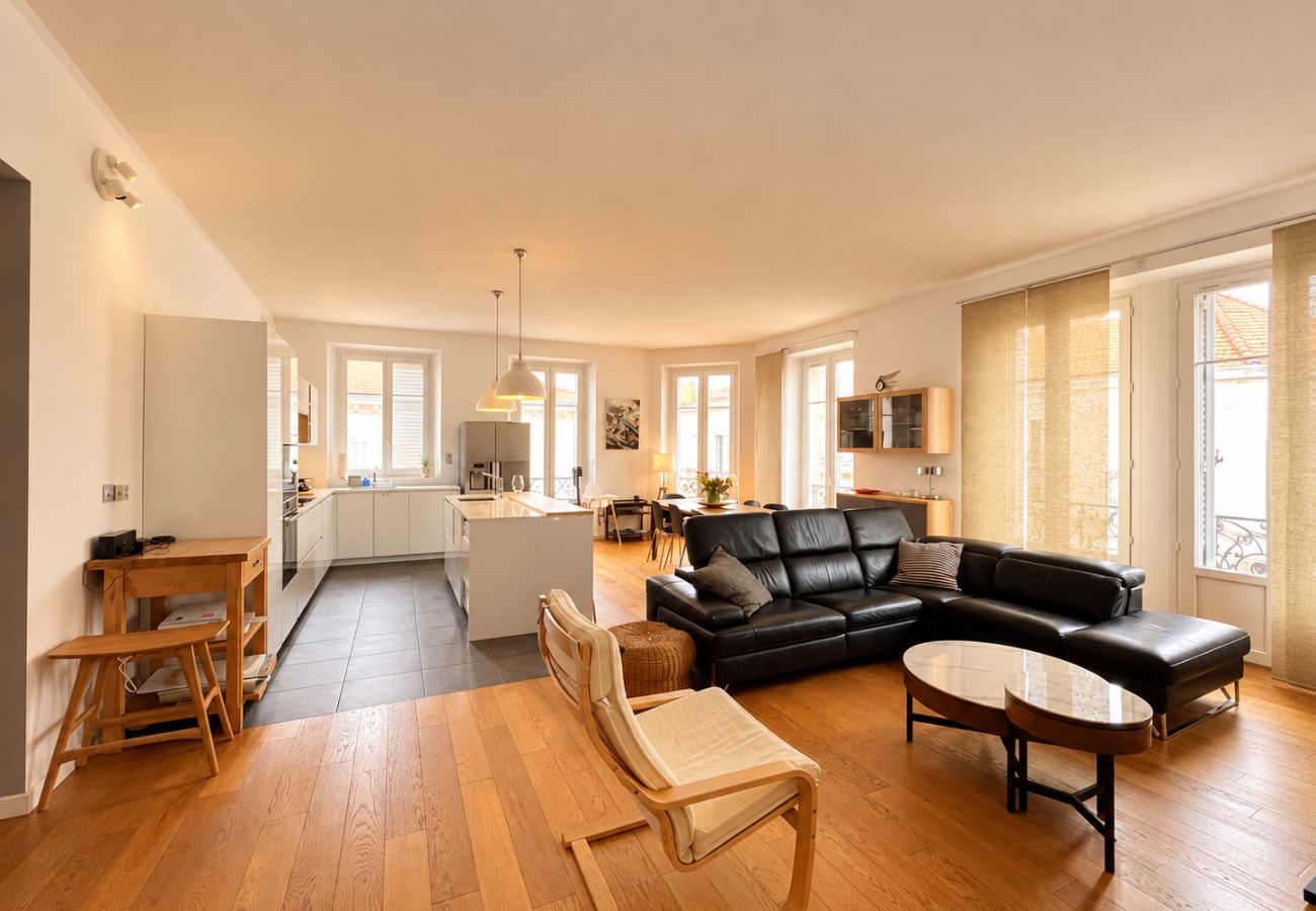 Apartment in Cannes - ZAC3562 / Spacieux 4 chambres centre ville