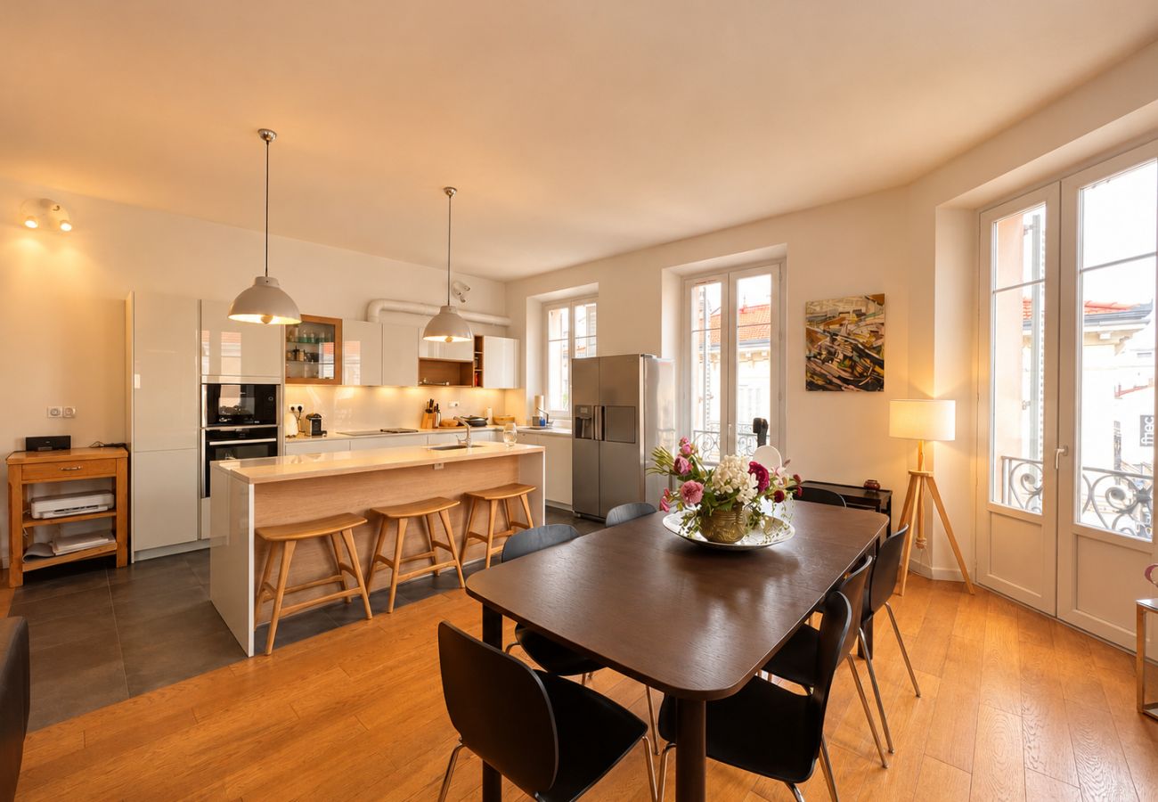 Apartment in Cannes - ZAC3562 / Spacieux 4 chambres centre ville