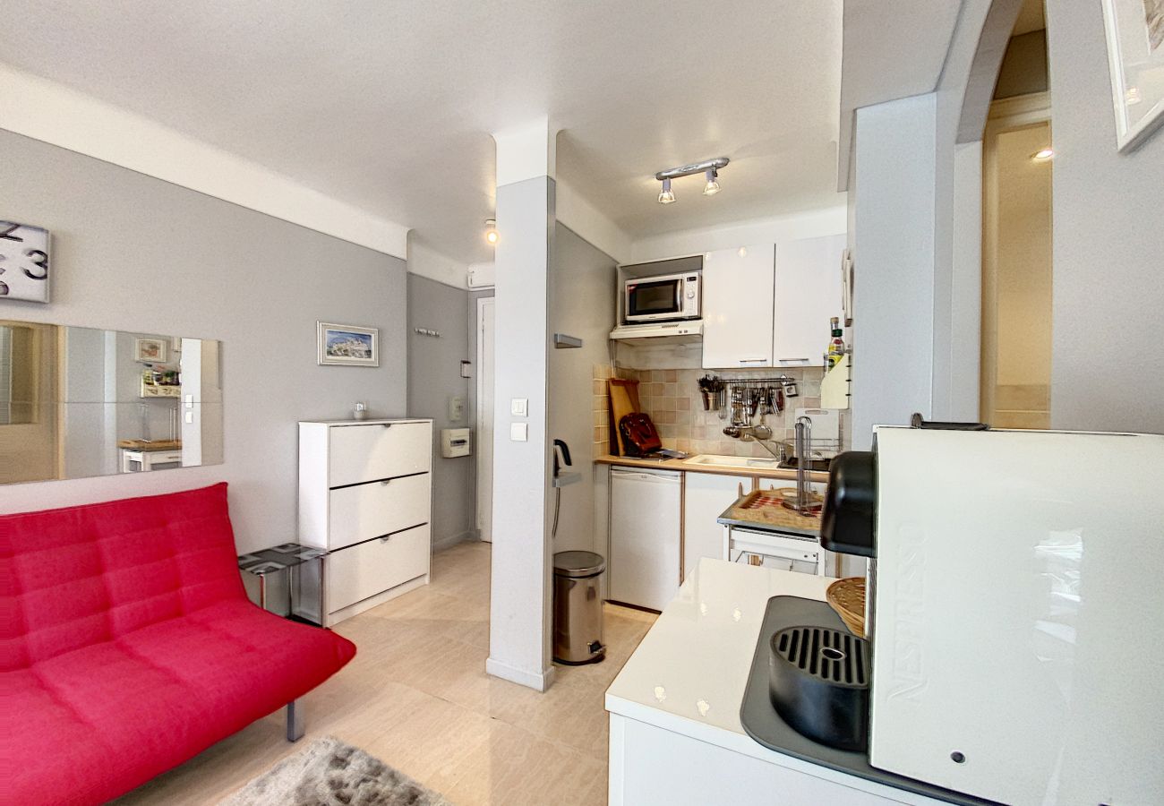 Apartment in Cannes - KRE3417 / Studio terrasse 2mn plage