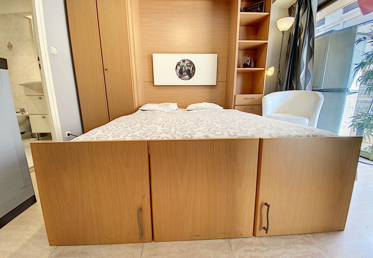 Apartment in Cannes - KRE3417 / Studio terrasse 2mn plage