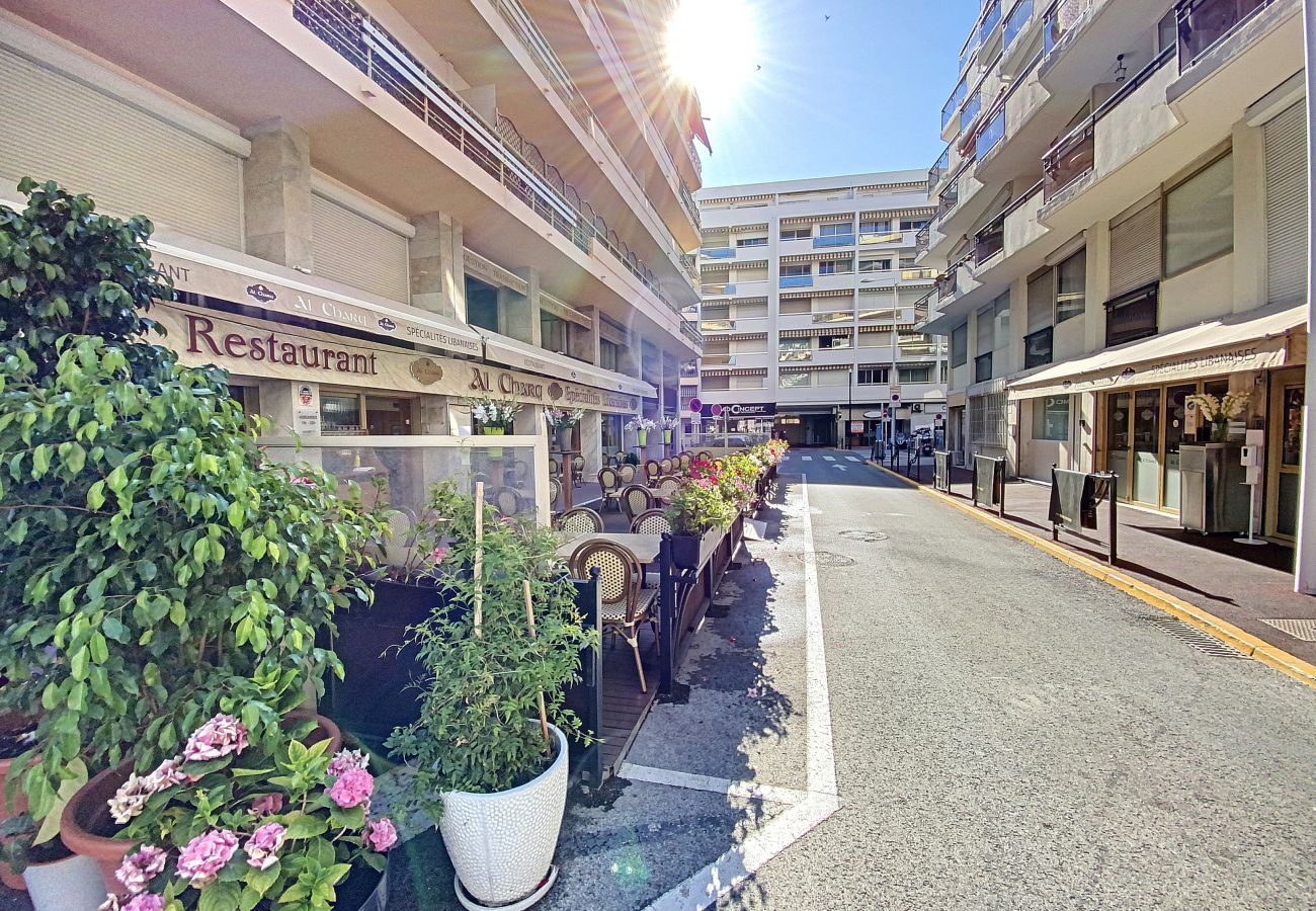 Apartment in Cannes - KRE3417 / Studio terrasse 2mn plage