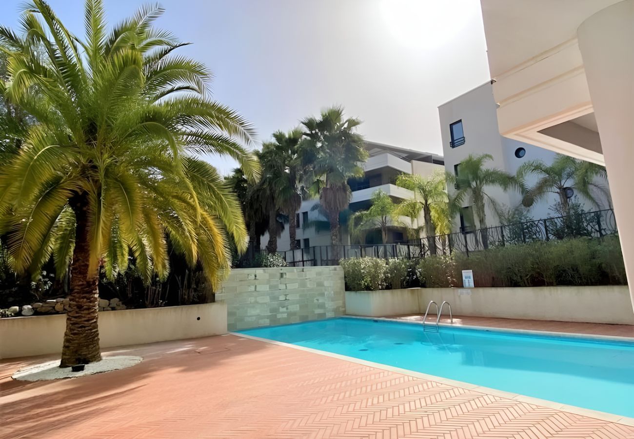 Pleasant swimming pool in a quiet residential area