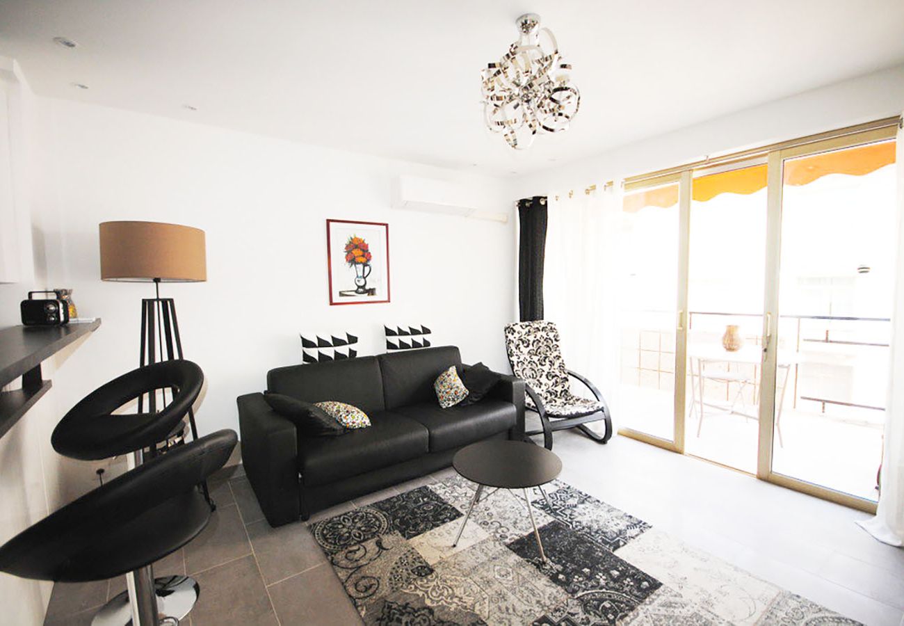 Bright and comfortable lounge for relaxing