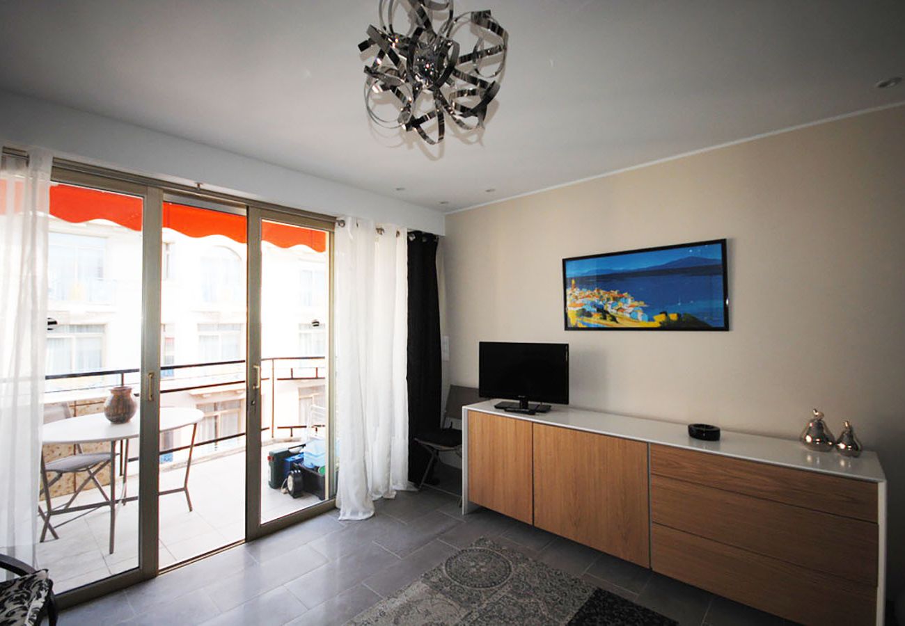 Bright and comfortable lounge for relaxing