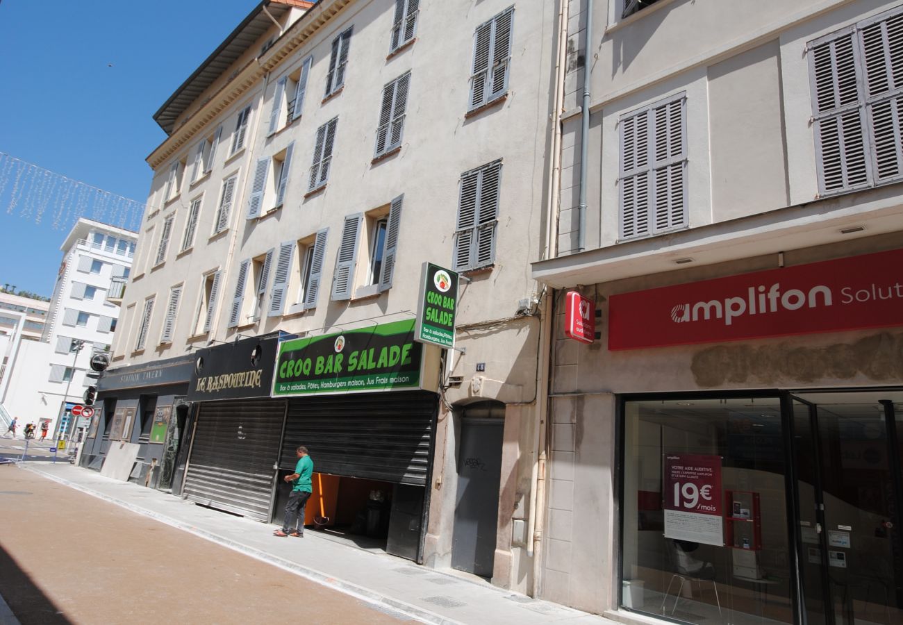Apartment in Cannes - RET29 / Logement 3 personnes à 1min de la Gare