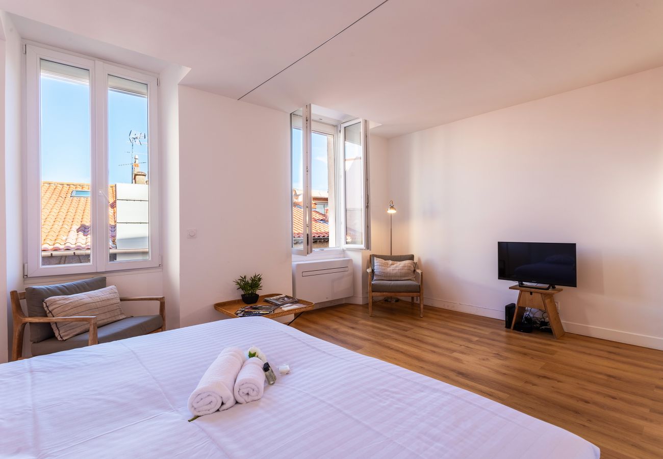Studio in Cannes - GOLD2025 / Spacieux lumineux Studio central