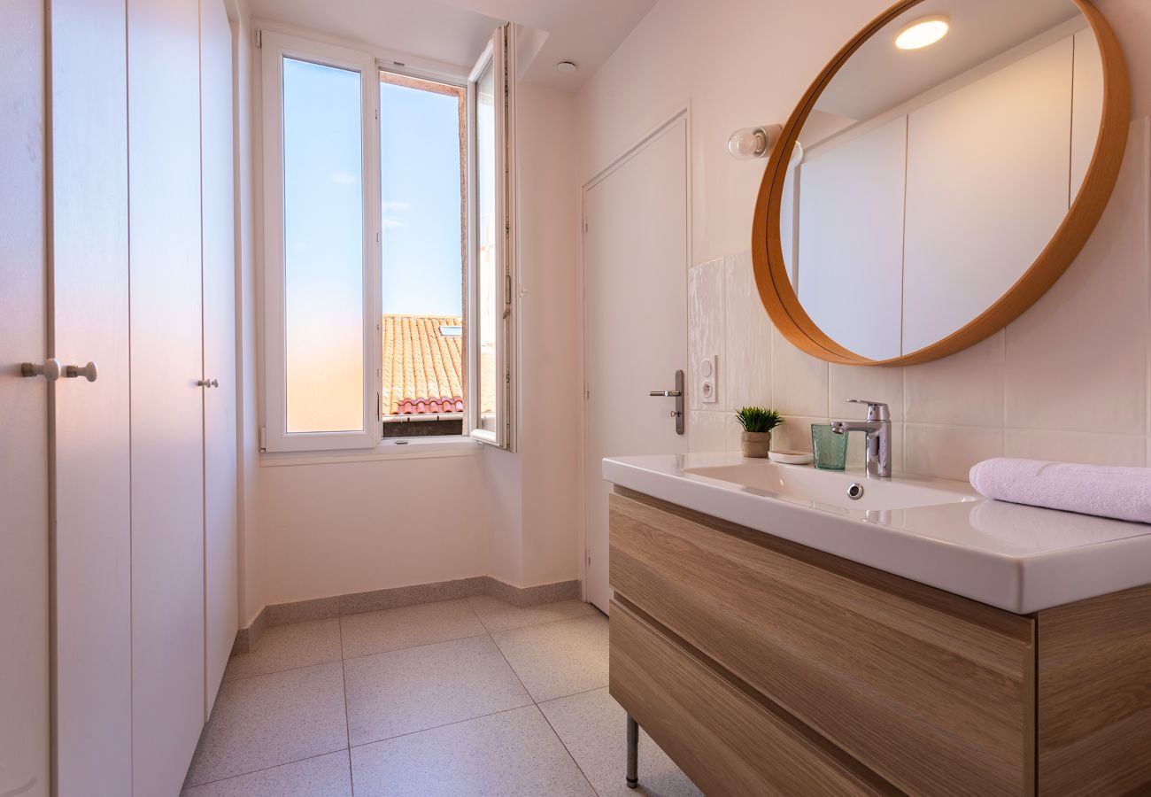 Studio in Cannes - GOLD2025 / Spacieux lumineux Studio central