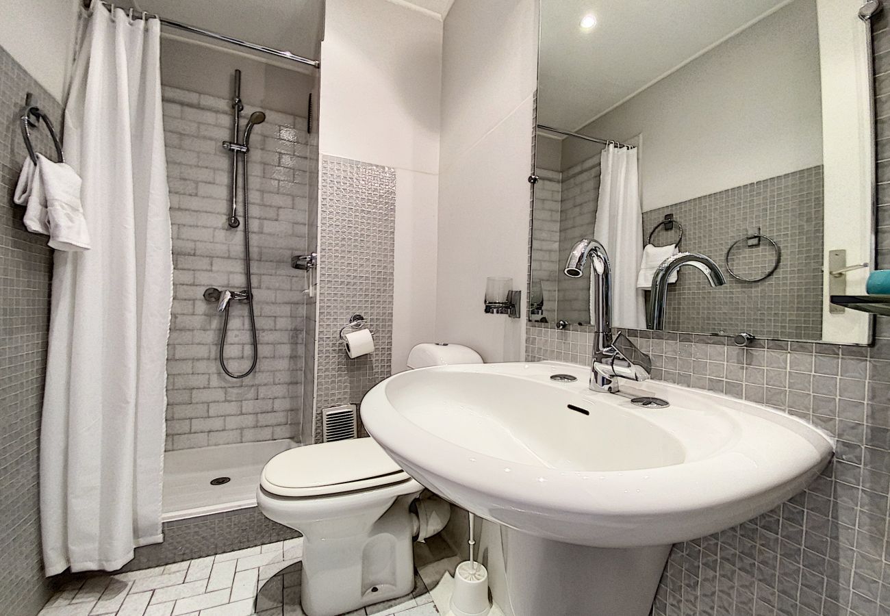 Apartment in Cannes - CHA34 / Spacieux 3 pièces, A/C, WI-FI