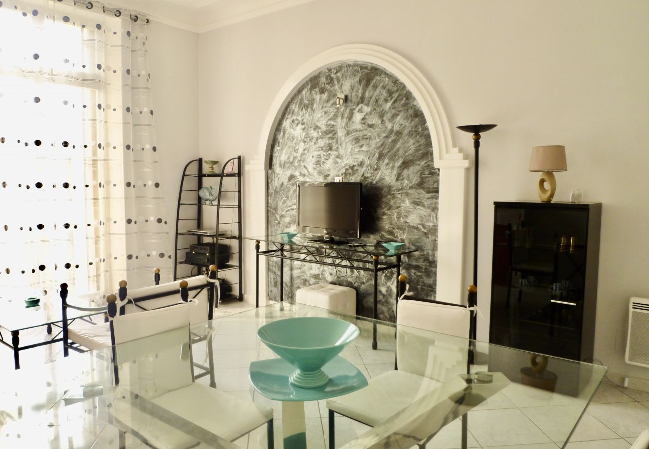 Apartment in Cannes - CAT3615 Apt spacieux à 1mn de la Croisette