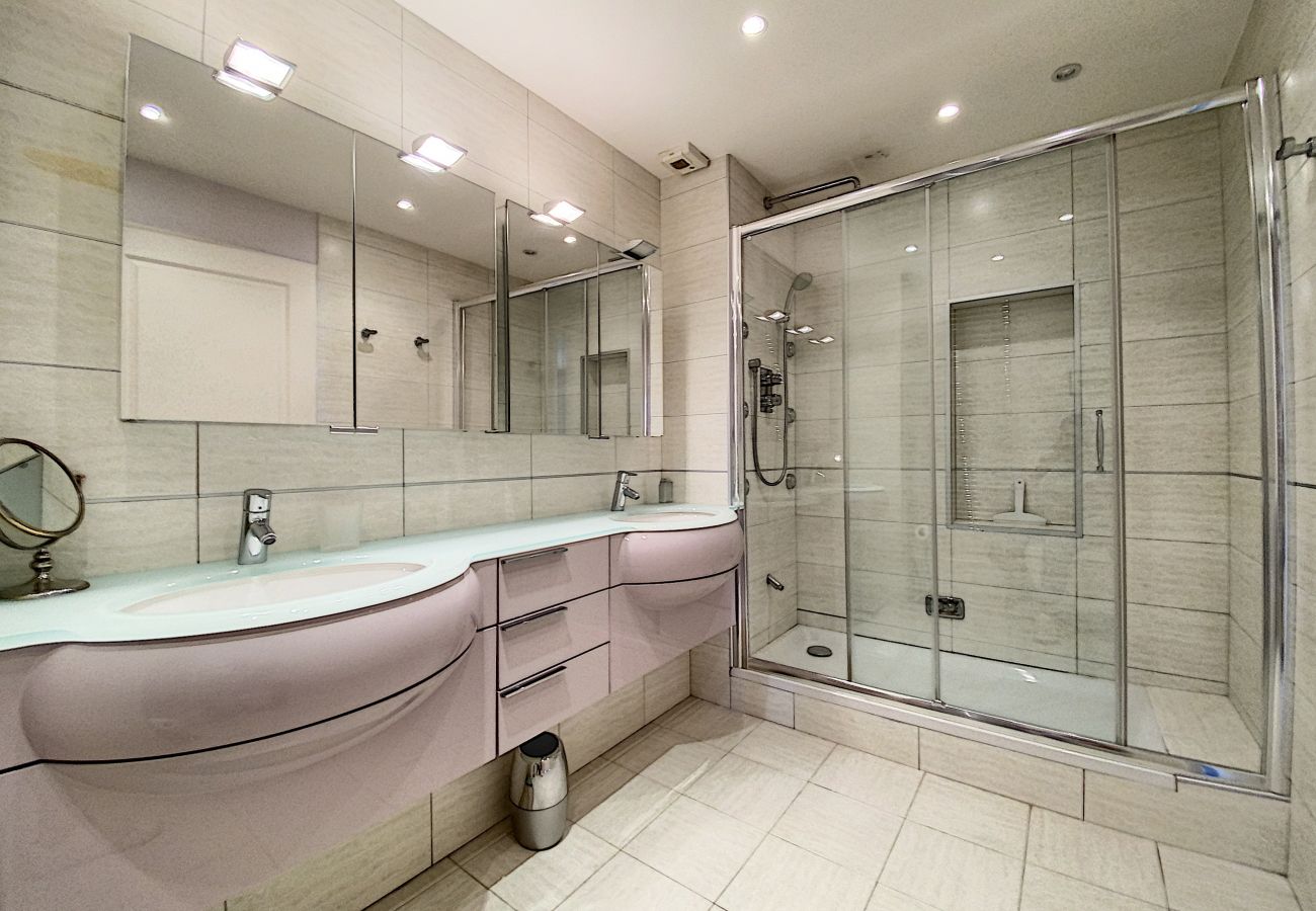 Apartment in Cannes - PAU343  / centre 4 rooms terrasse