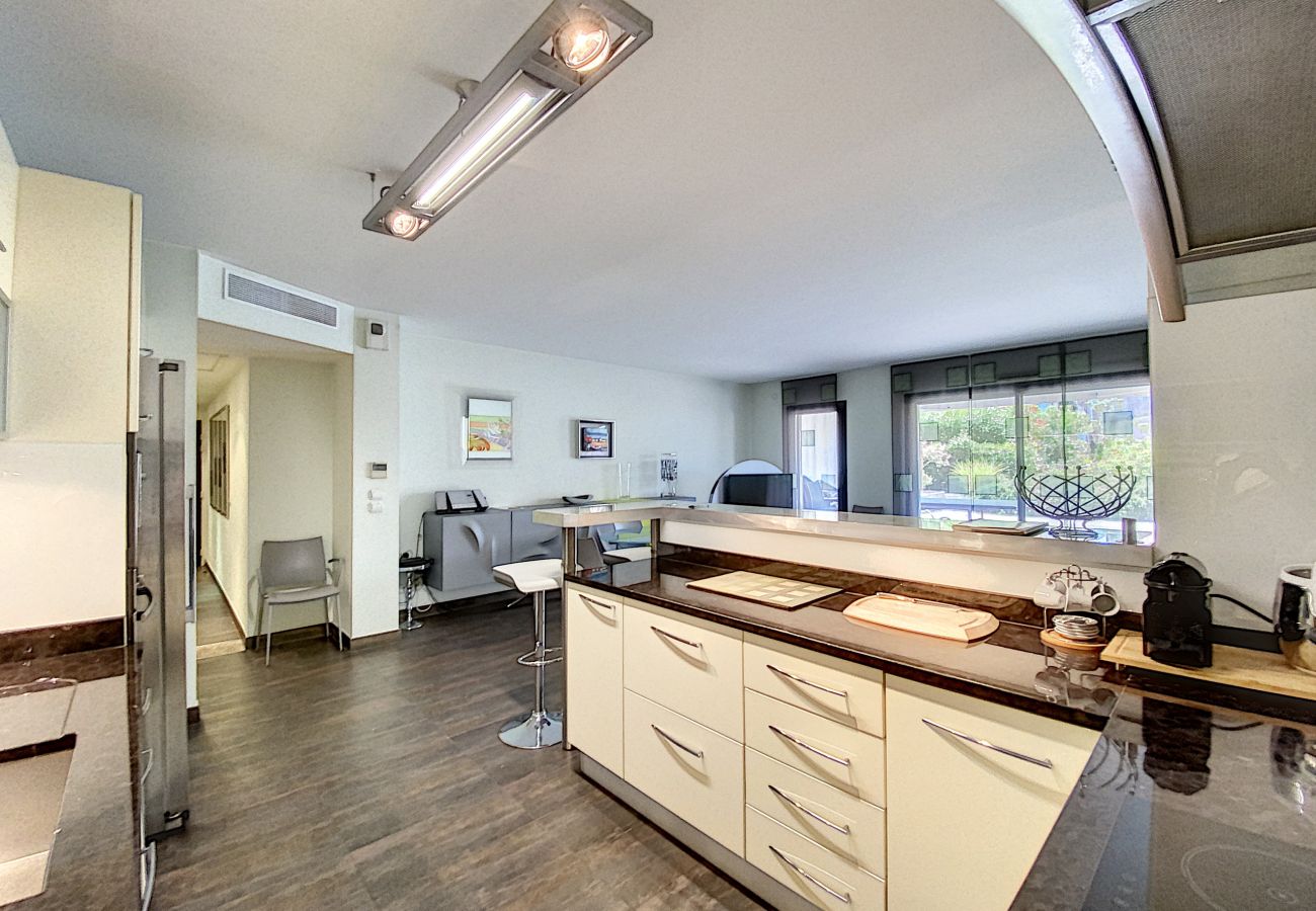Apartment in Cannes - PAU343  / centre 4 rooms terrasse