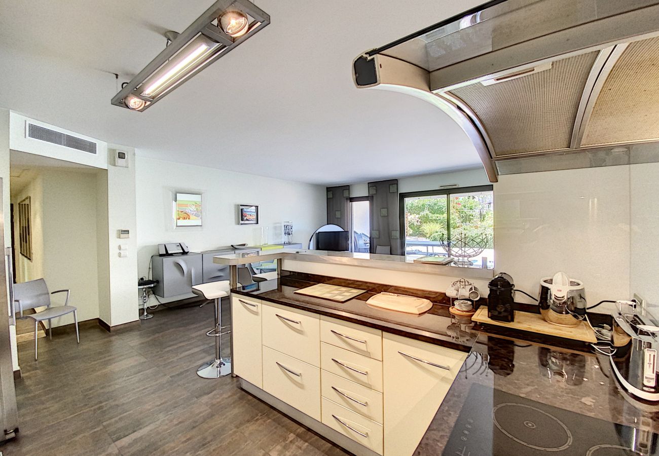 Apartment in Cannes - PAU343  / centre 4 rooms terrasse
