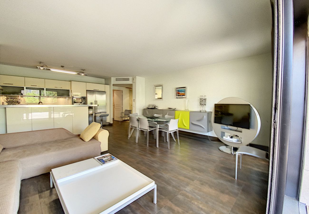 Apartment in Cannes - PAU343  / centre 4 rooms terrasse