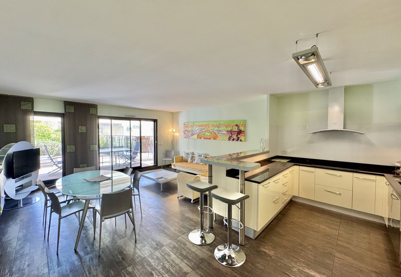 Apartment in Cannes - PAU343  / centre 4 rooms terrasse