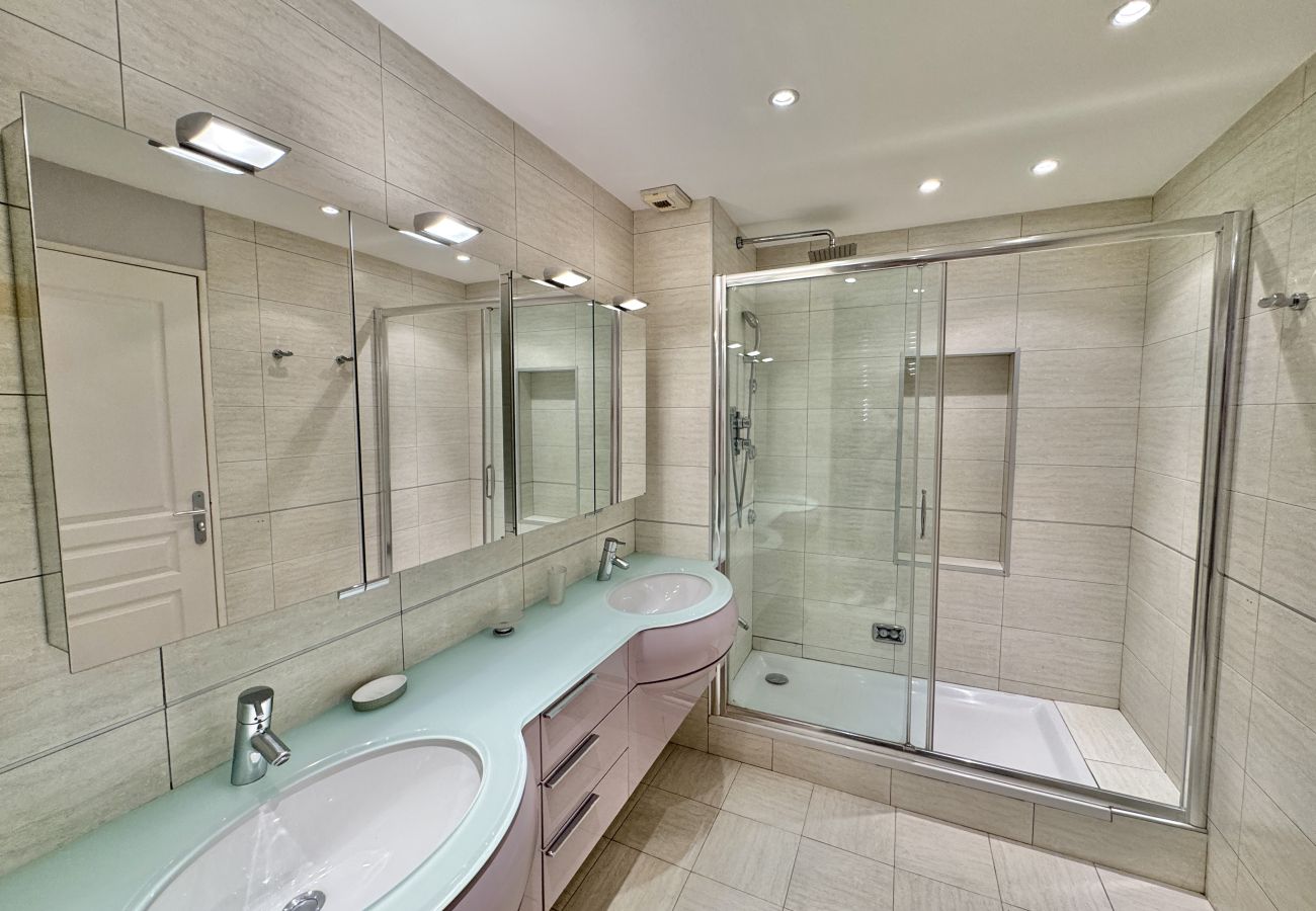 Apartment in Cannes - PAU343  / centre 4 rooms terrasse