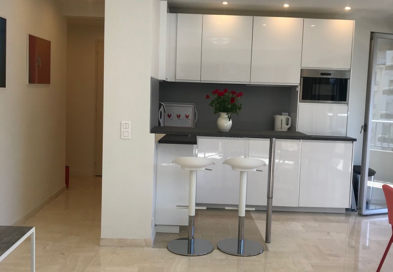 Apartment in Cannes - GIR2405 / Logement lumineux et spacieux au centre