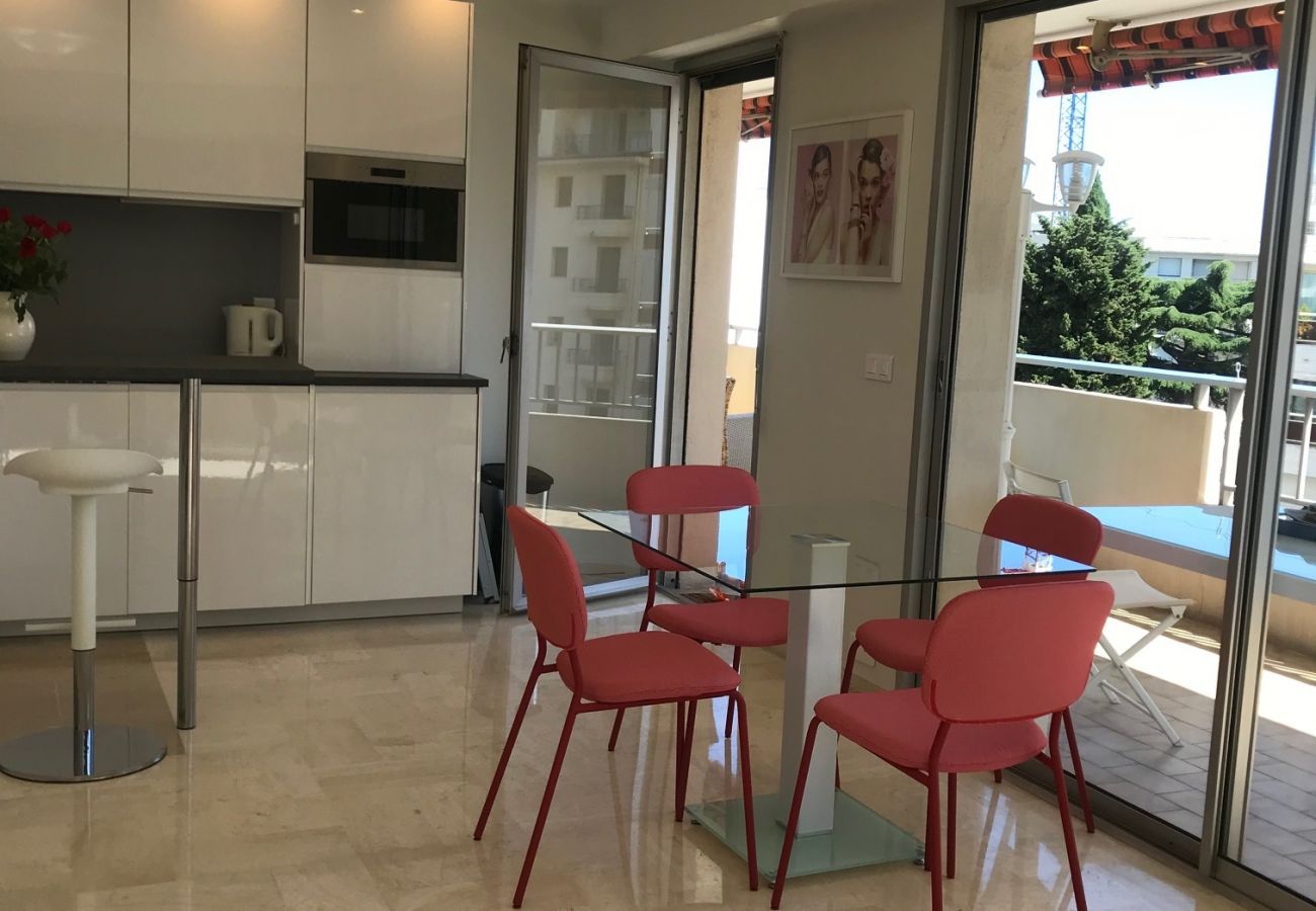 Apartment in Cannes - GIR2405 / Logement lumineux et spacieux au centre