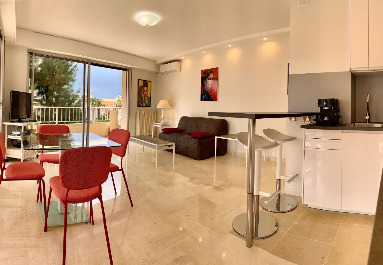 Apartment in Cannes - GIR2405 / Logement lumineux et spacieux au centre