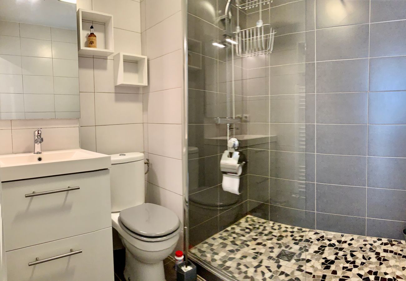 Apartment in Cannes - GIR2405 / Logement lumineux et spacieux au centre