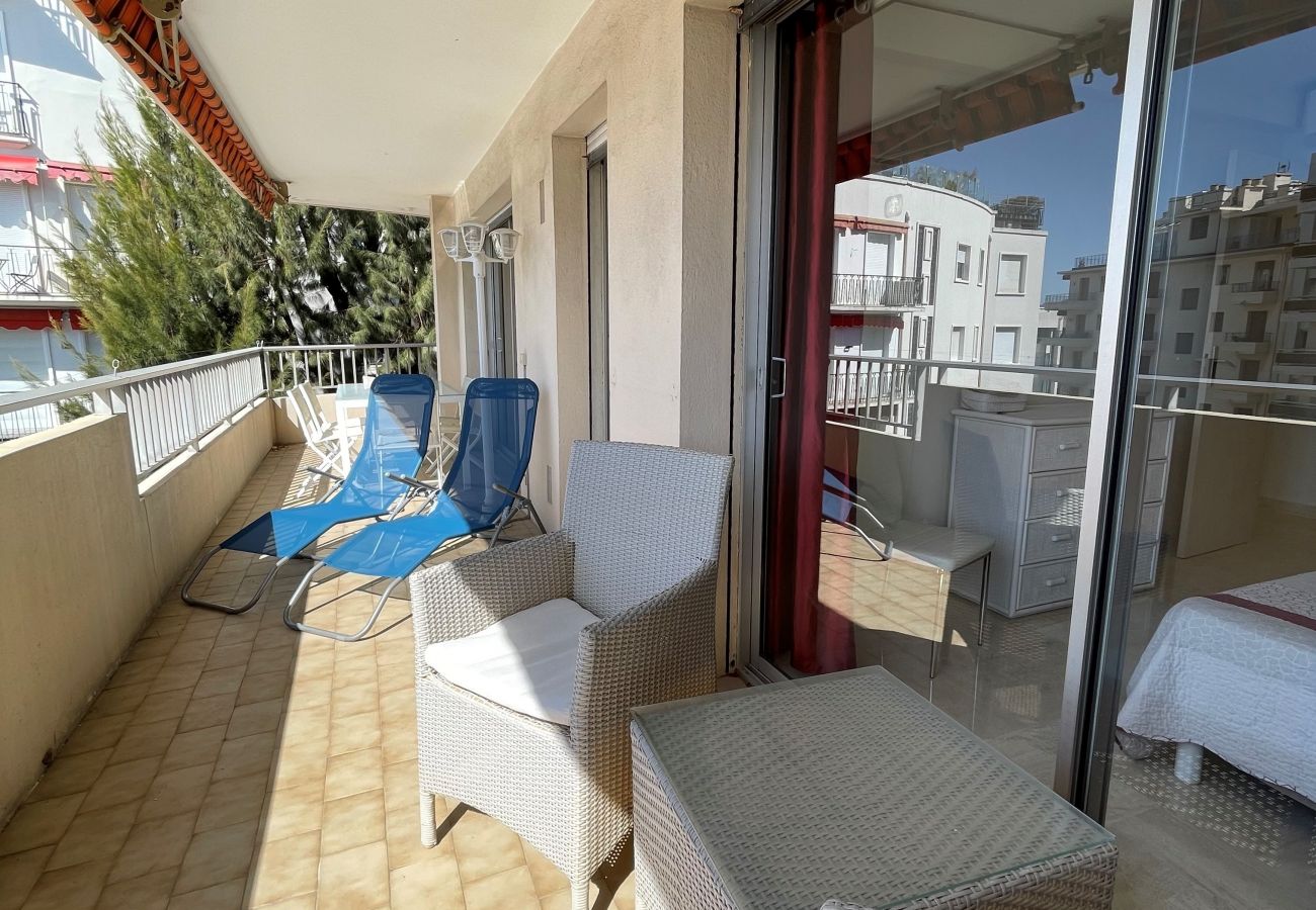 Apartment in Cannes - GIR2405 / Logement lumineux et spacieux au centre