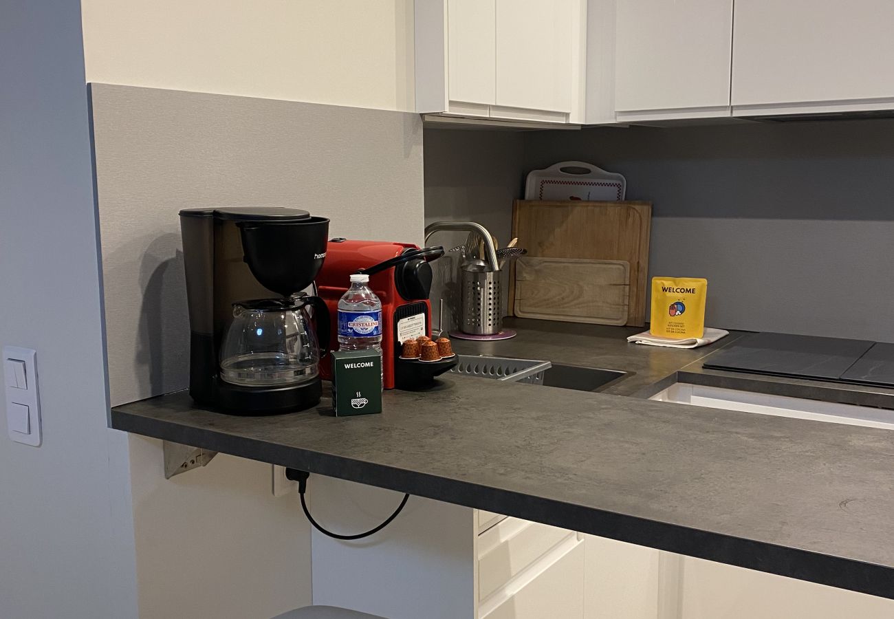 Apartment in Cannes - GIR2405 / Logement lumineux et spacieux au centre